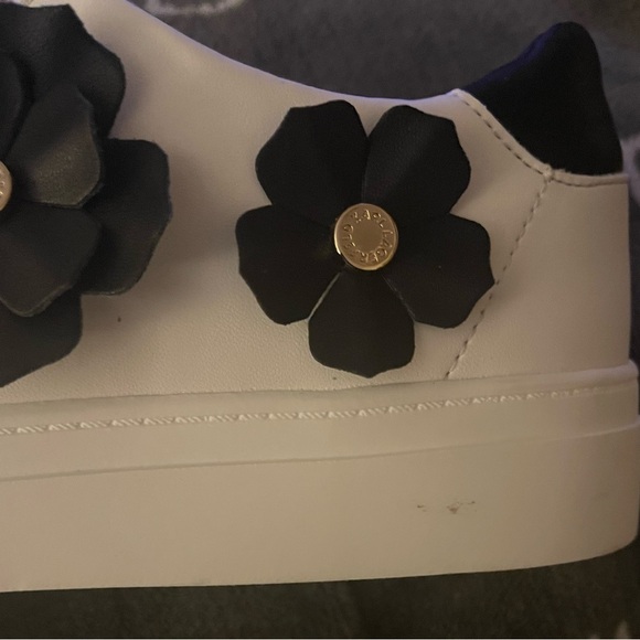 EUC Women’s Karl Lagerfeld Blk/ White Sneaker, Sz. 8.5 - Picture 12 of 14